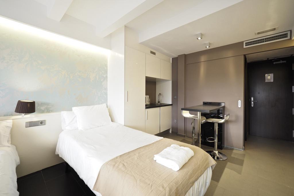 Barcelona Fifteen Central Aparthotel Exterior photo